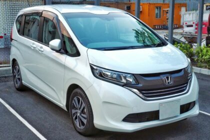 Spesifikasi honda freed 2012