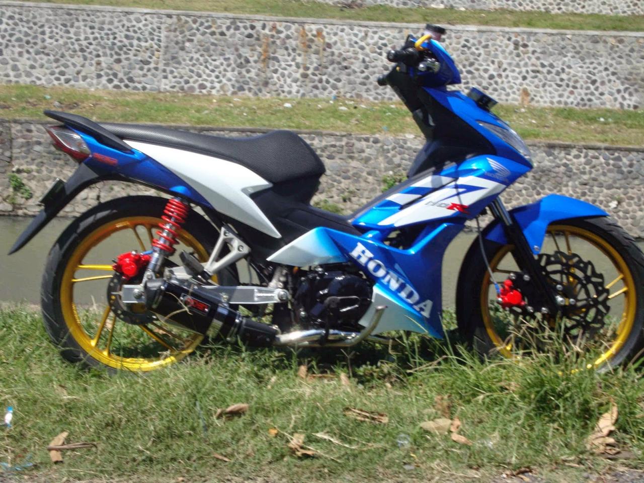 Honda blade 2009 spesifikasi