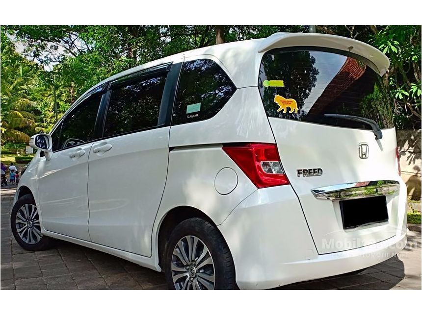 Spesifikasi honda freed psd 2013