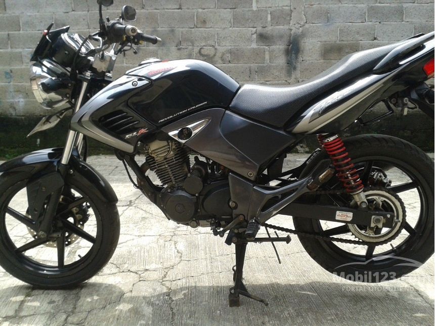 Tiger modifikasi motor monoshock menjadi modif kunjungi hitam keluaran 2005