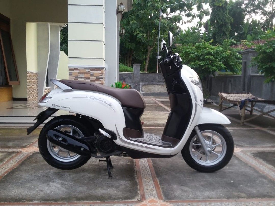 Scoopy baru motor ahm grafis pilihan versi tampil emas anak kedua penyegaran berita tampilan fashionable cicilan punya kini hadir astra