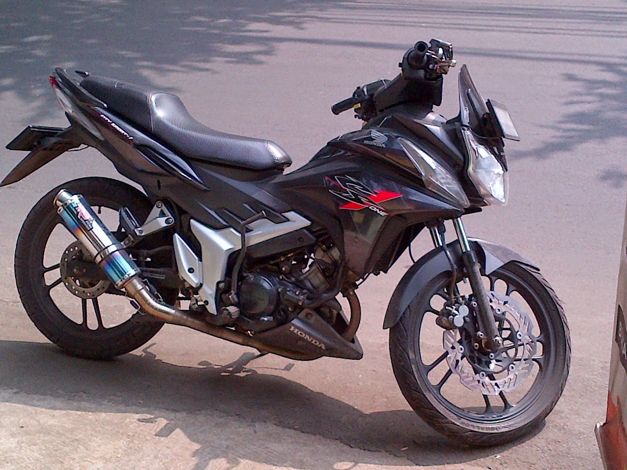 Spesifikasi honda cs1 2009